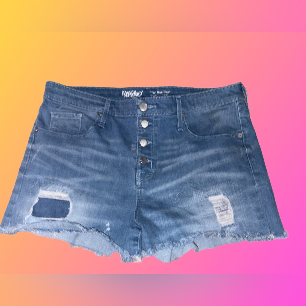 AWESOME CUTOFF SHORTS⭐️BRAND NEW & NEVER WORN⭐️